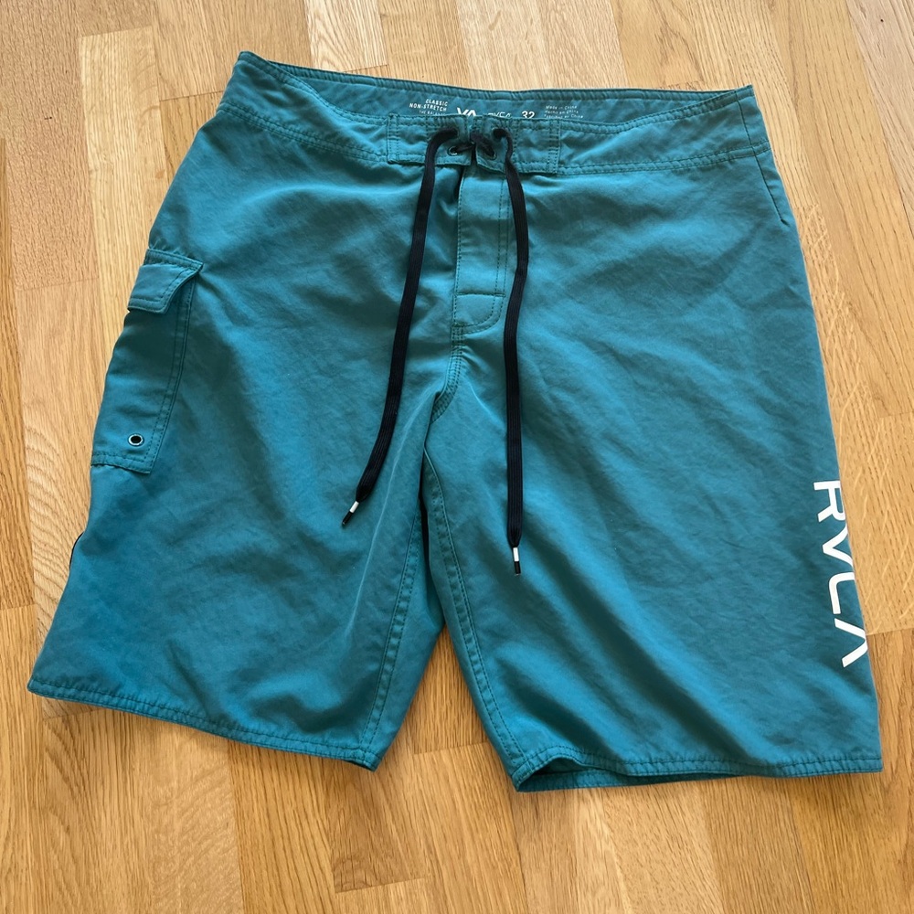 RVCA Classic Non-Stretch 10” Swim Boardshorts - Size 32 *Great Condition*